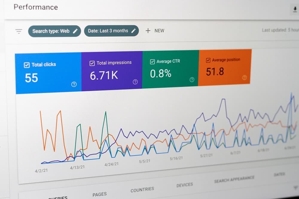 Illustration of AI integrating with SEO strategies